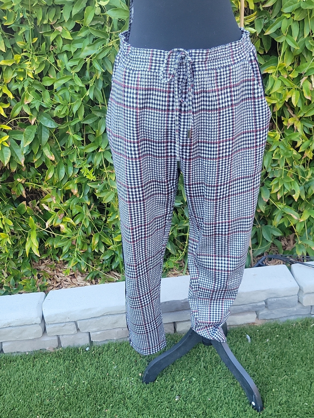 Anthropologie Black and White Checkered Houndstooth Joggers M